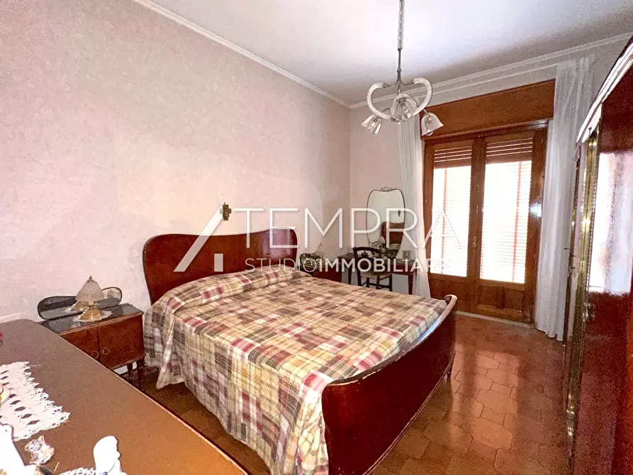 Immagine 18 di Appartamento in vendita  a Adrano