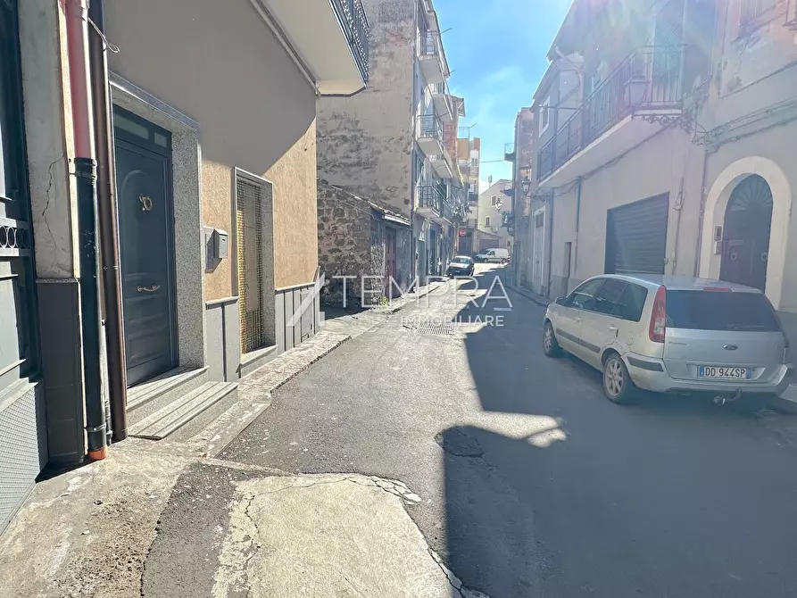 Immagine 24 di Appartamento in vendita  a Adrano