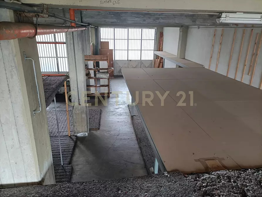 Immagine 9 di Magazzino in affitto  a Viagrande