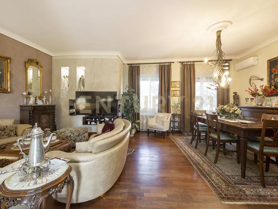 Immagine 15 di Pentalocale in vendita  in Viale Lorenzo Bolano 45 a Catania