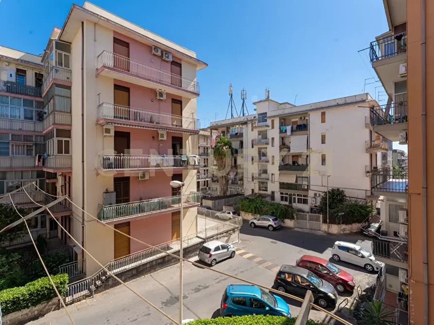 Immagine 26 di Pentalocale in vendita  in Via Carrubella 155 a Gravina Di Catania