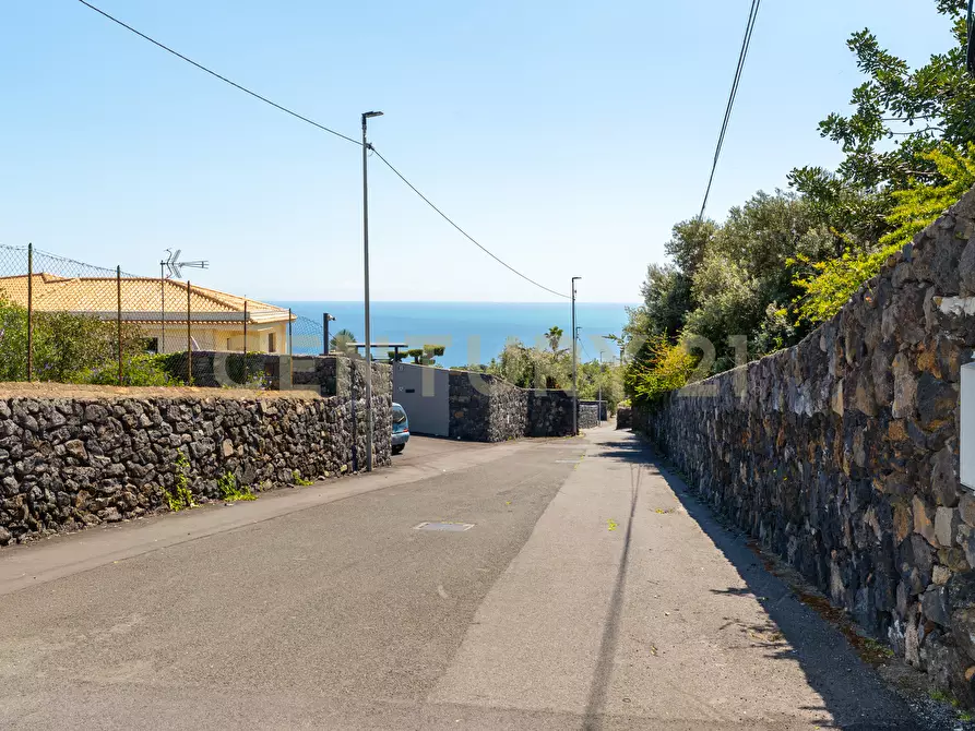 Immagine 18 di Villa in vendita  in Via Nino Martoglio S.N. a Aci Castello