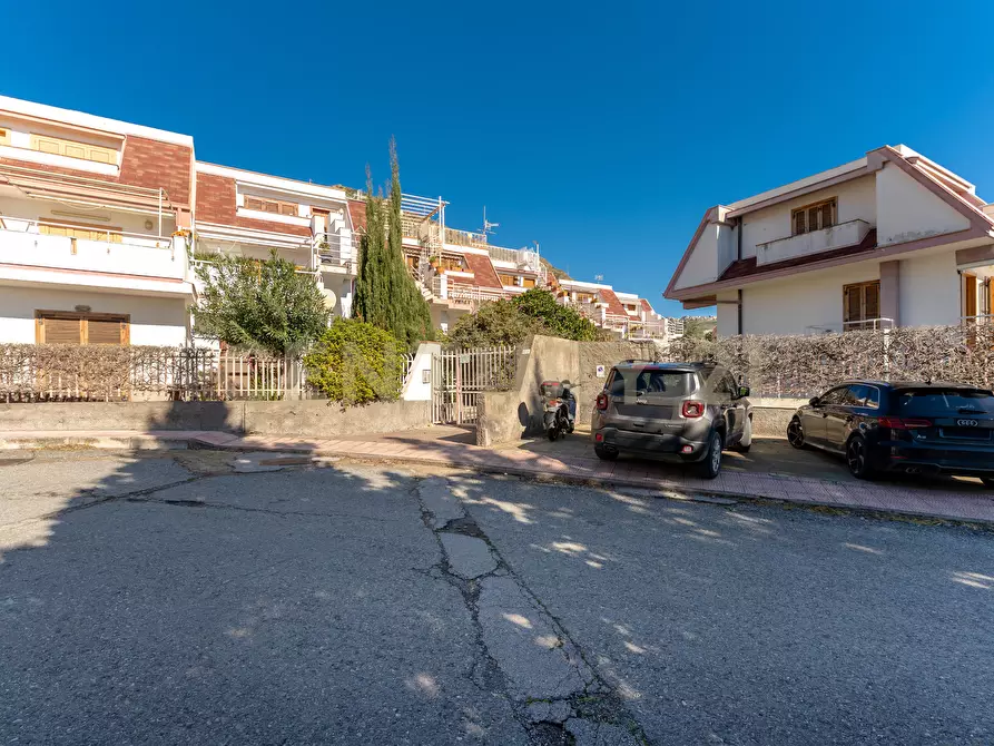 Immagine 53 di Bilocale in vendita  in Via Nazionale 74 bis a Letojanni