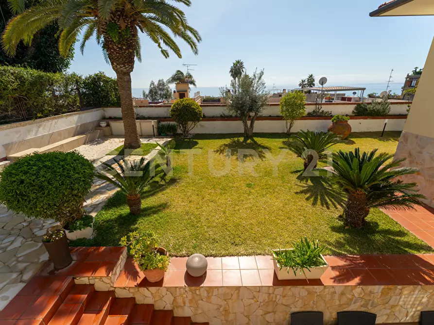 Immagine 46 di Villa in vendita  in Via Antonello da Messina 57 a Aci Castello