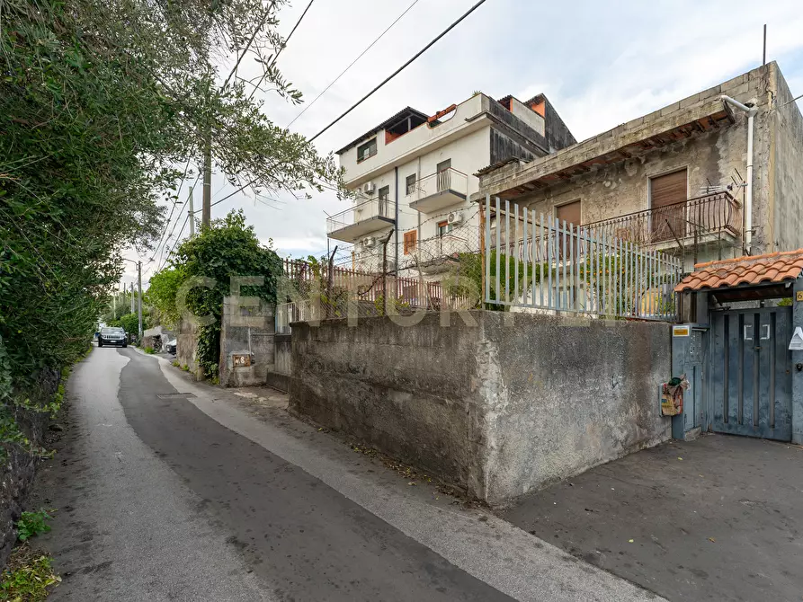 Immagine 1 di Casa indipendente in vendita  in Via Brigadiere Salvatore di Stefano 8 a Catania