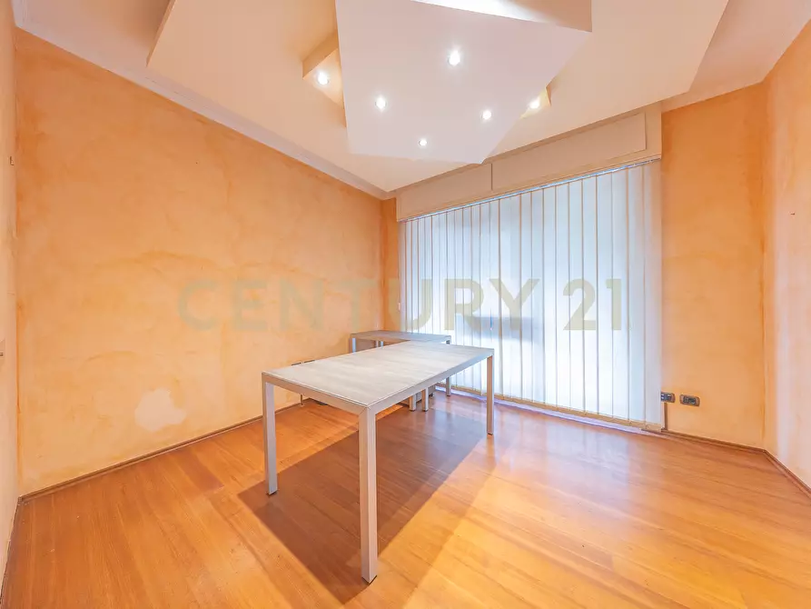 Immagine 4 di Ufficio in vendita  in Via Claudio Villa 81 a Roma