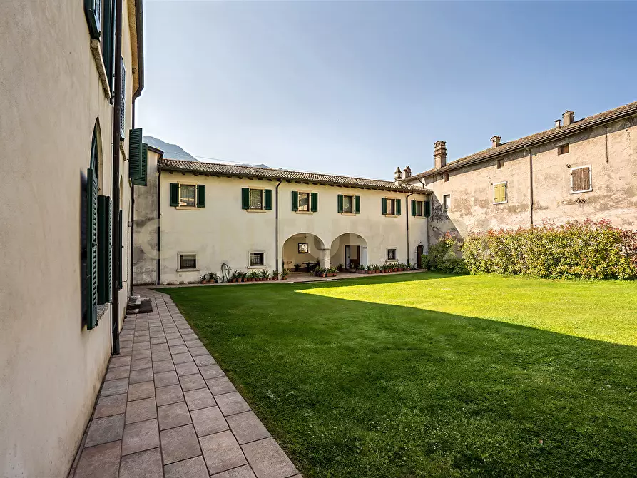Immagine 175 di Villa in vendita  in Via Adige 25 a Brentino Belluno
