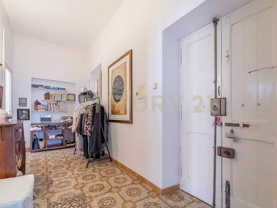 Immagine 9 di Trilocale in vendita  in Via Nemorense 100 a Roma