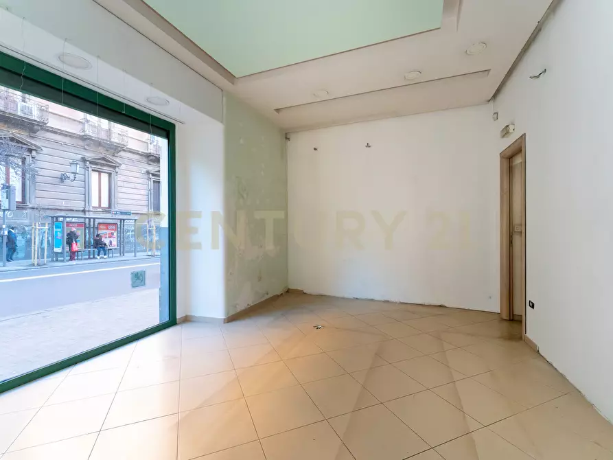 Immagine 44 di Locale commerciale in affitto  in viale Regina Margherita 19 a Catania