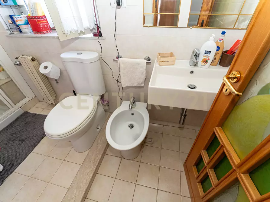 Immagine 33 di Pentalocale in vendita  in Via Salvatore Vigo 106 a Acireale