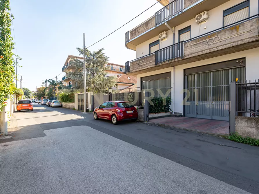 Immagine 25 di Locale commerciale in vendita  in Via Tindari 35 a Misterbianco