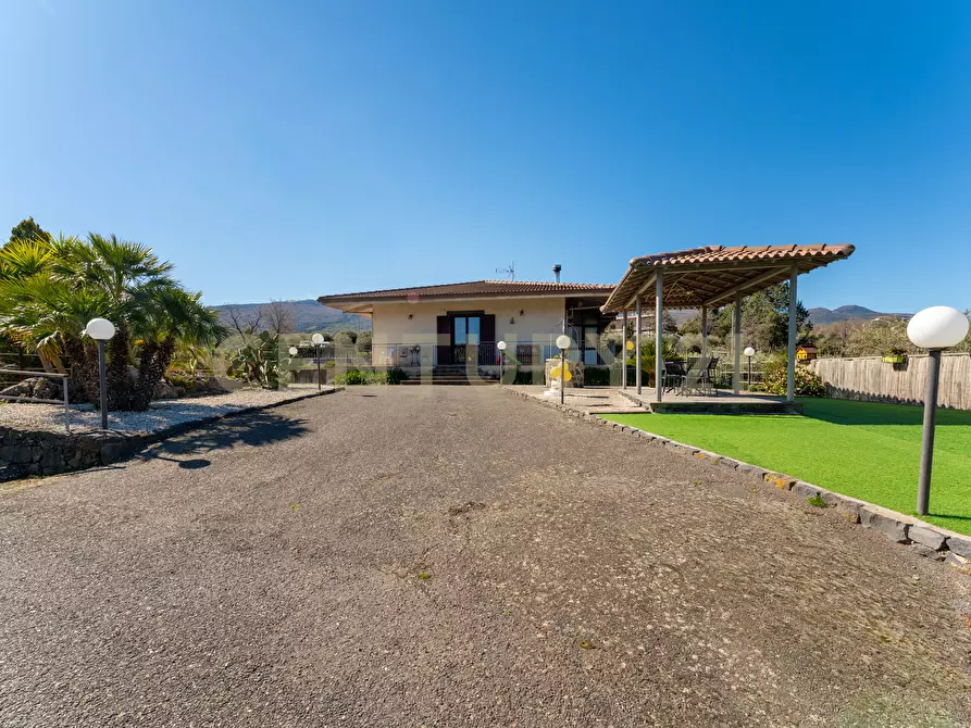 Immagine 13 di Villa in vendita  in Strada Comunale Calderara 5 a Randazzo