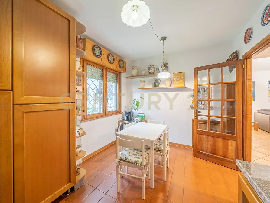 Immagine 9 di Quadrilocale in vendita  in Via Vittorio Valletta 8 a Roma