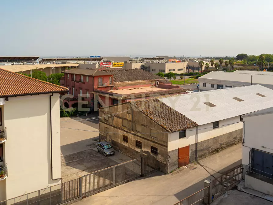 Immagine 42 di Trilocale in vendita  in Via dei Sanguinelli 11 a Catania