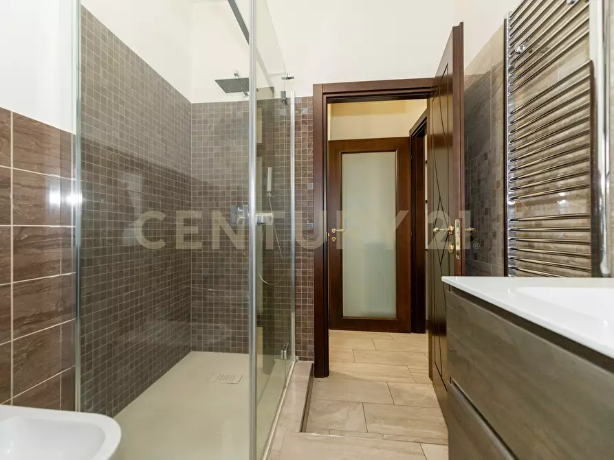 Immagine 29 di Pentalocale in vendita  in Viale Carmine Caruso 10 a Motta Sant'anastasia