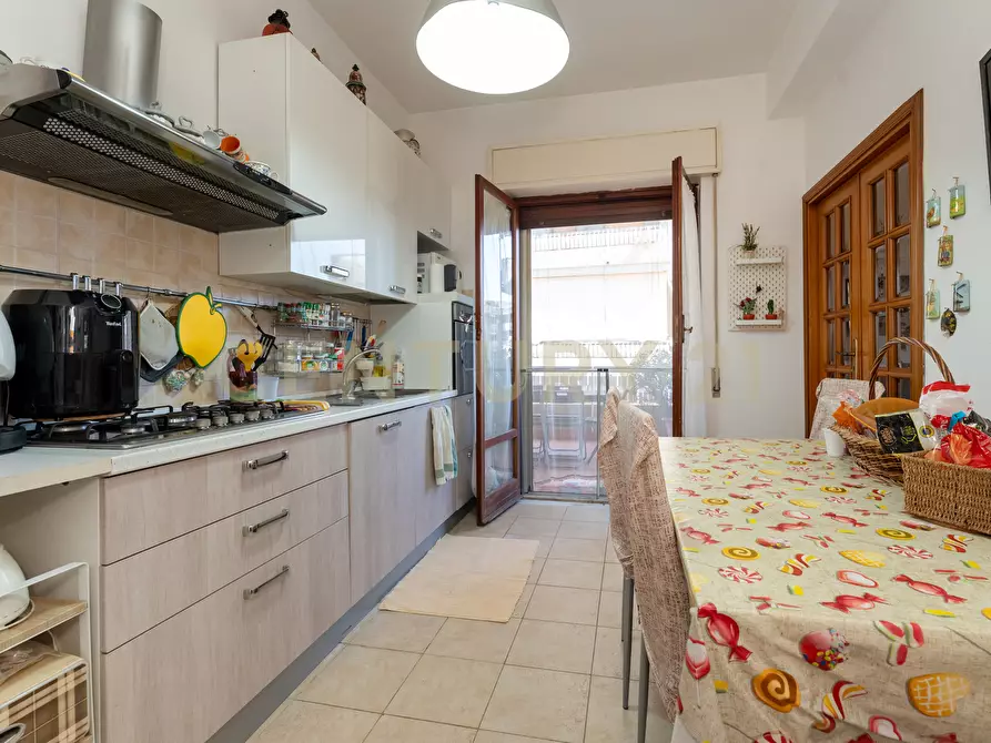 Immagine 26 di Pentalocale in vendita  in Via Cristoforo Colombo 1 a San Gregorio Di Catania