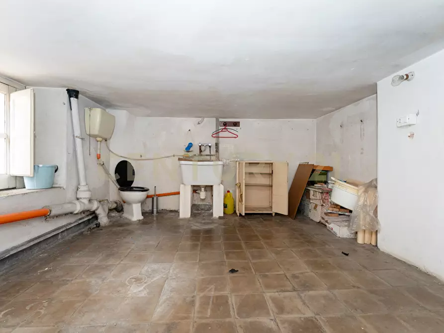 Immagine 37 di Pentalocale in vendita  in Via Milano 60 a Catania