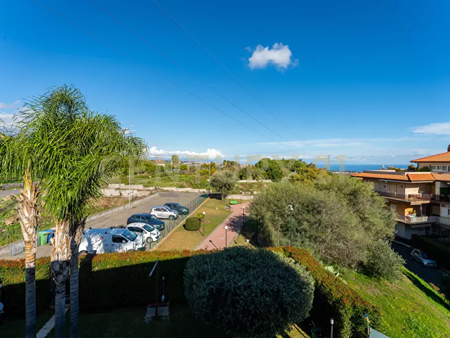 Immagine 3 di Trilocale in vendita  in Via Teocrito 10 a Aci Catena