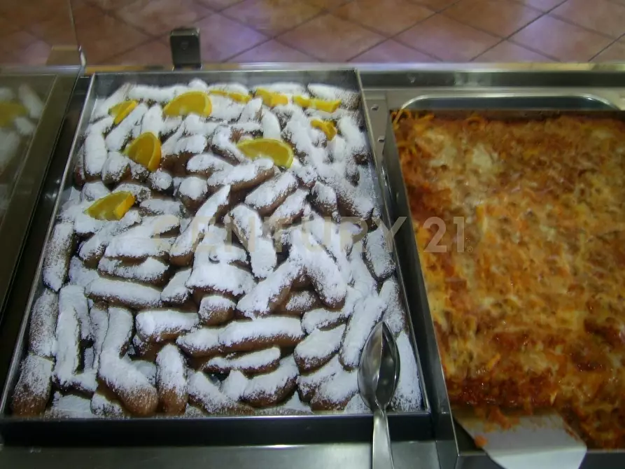 Immagine 30 di Pizzeria / Pub in vendita  in Via della Regione 1 a San Giovanni La Punta