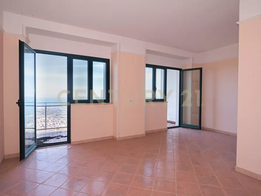 Immagine 20 di Capannone industriale in vendita  in Via Cassone 75 a Zafferana Etnea