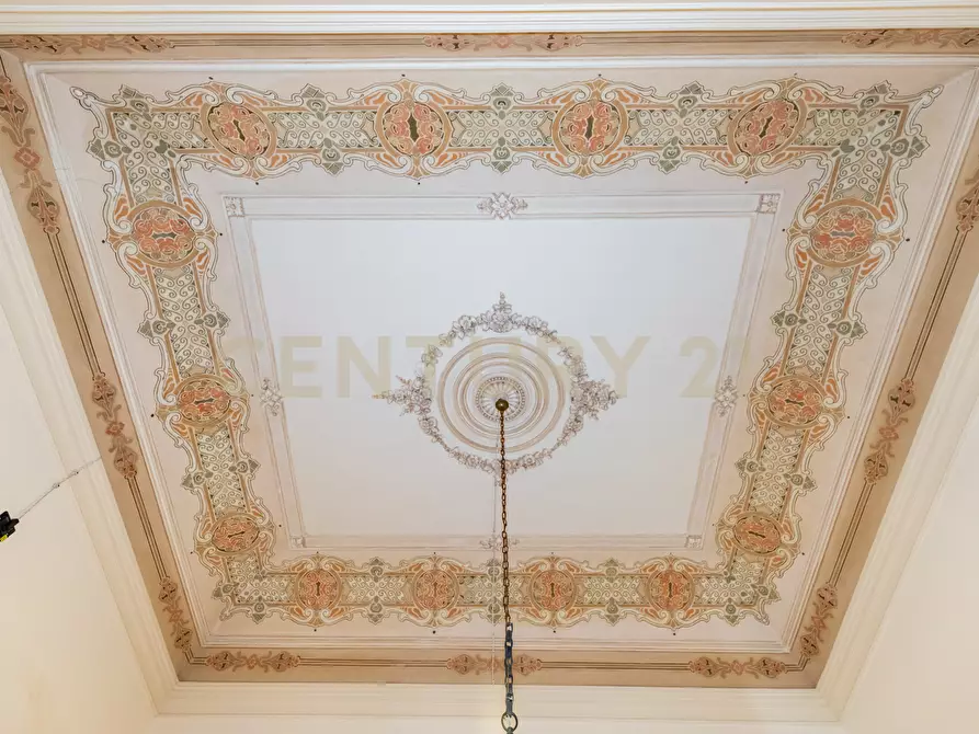 Immagine 15 di Pentalocale in vendita  in Via Etnea 196 a Catania