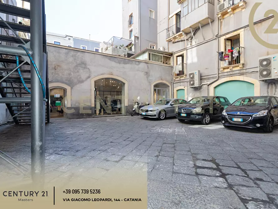 Immagine 66 di Pentalocale in vendita  in Via Etnea 196 a Catania