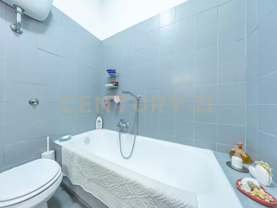 Immagine 20 di Trilocale in vendita  in Via Paolo Barison 14 a Roma