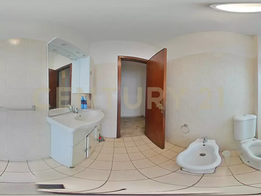 Immagine 54 di Pentalocale in vendita  in Viale Andrea Doria 13 a Catania