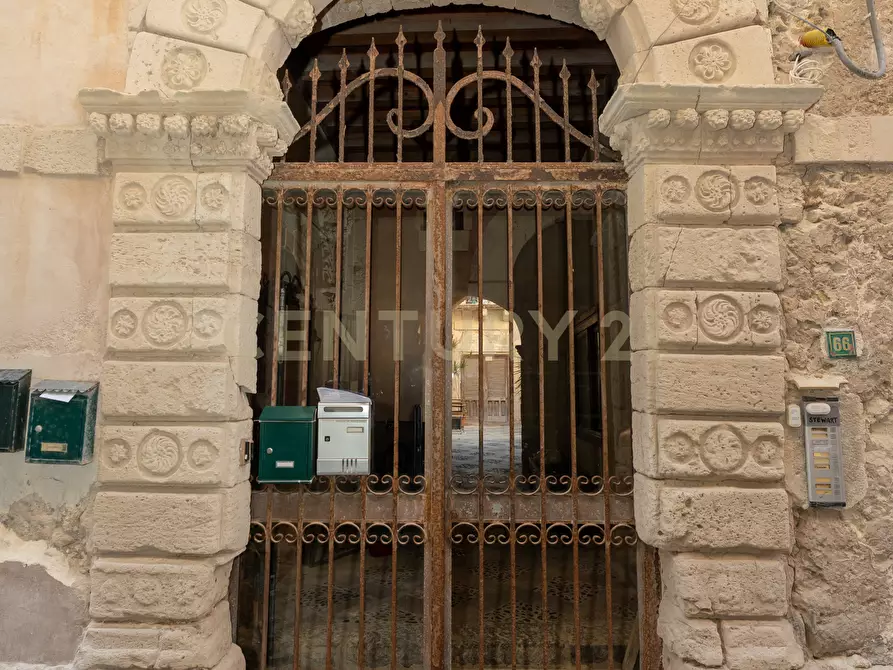 Immagine 1 di Bilocale in vendita  in via alagona 68 a Siracusa