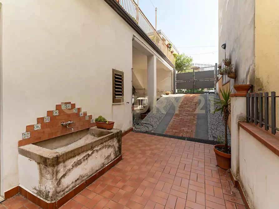 Immagine 5 di Casa indipendente in vendita  in Via Monte Grappa 8 a Zafferana Etnea