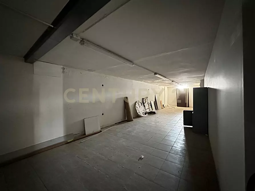 Immagine 29 di Locale commerciale in vendita  in Via Partenope 2 a Anzio