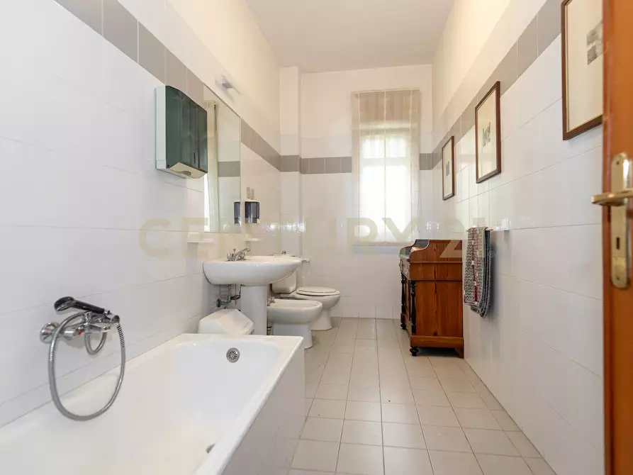 Immagine 31 di Pentalocale in vendita  in Via Convento del Carmine 5 a Tremestieri Etneo