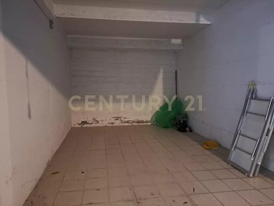 Immagine 25 di Quadrilocale in vendita  in Via Vittorio Monese 3 a Garda