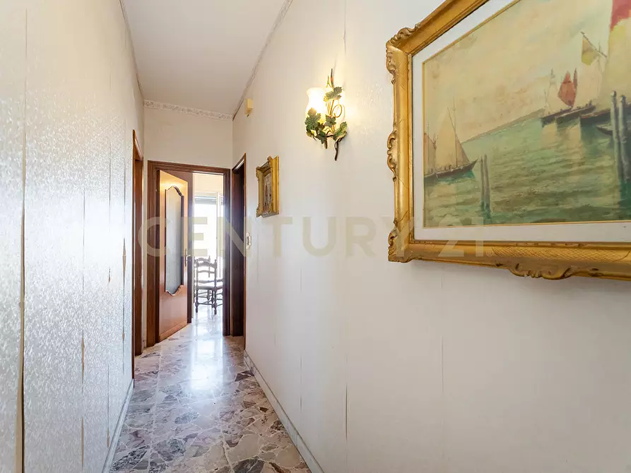 Immagine 25 di Pentalocale in vendita  in Via Messina 523 a Catania