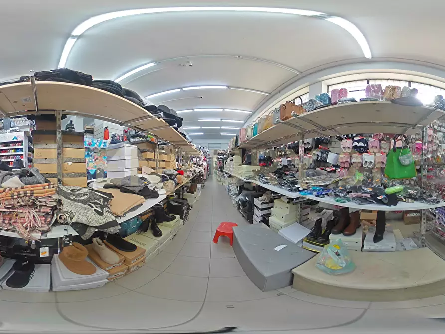 Immagine 37 di Attività commerciale in vendita  in Via Nizzeti 6 a Aci Catena