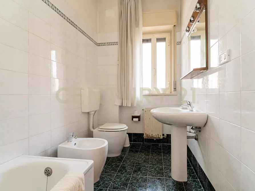 Immagine 25 di Pentalocale in vendita  in Via Stefano Vitale 12 a Catania