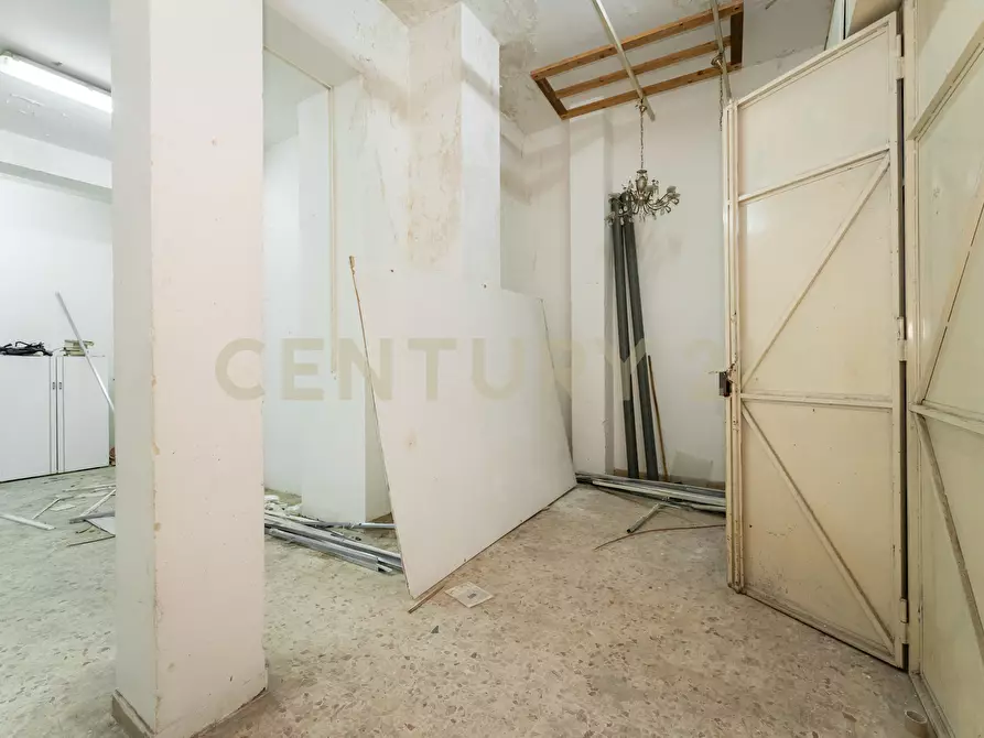 Immagine 23 di Pentalocale in vendita  in Via Duca Degli Abruzzi 54 a Catania