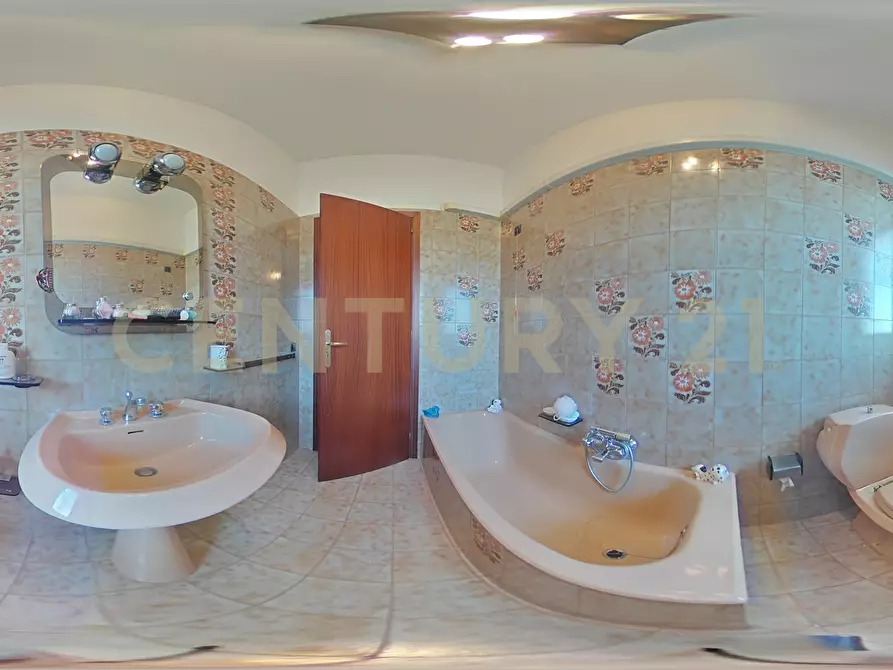 Immagine 57 di Pentalocale in vendita  in Viale Nitta 16b a Catania