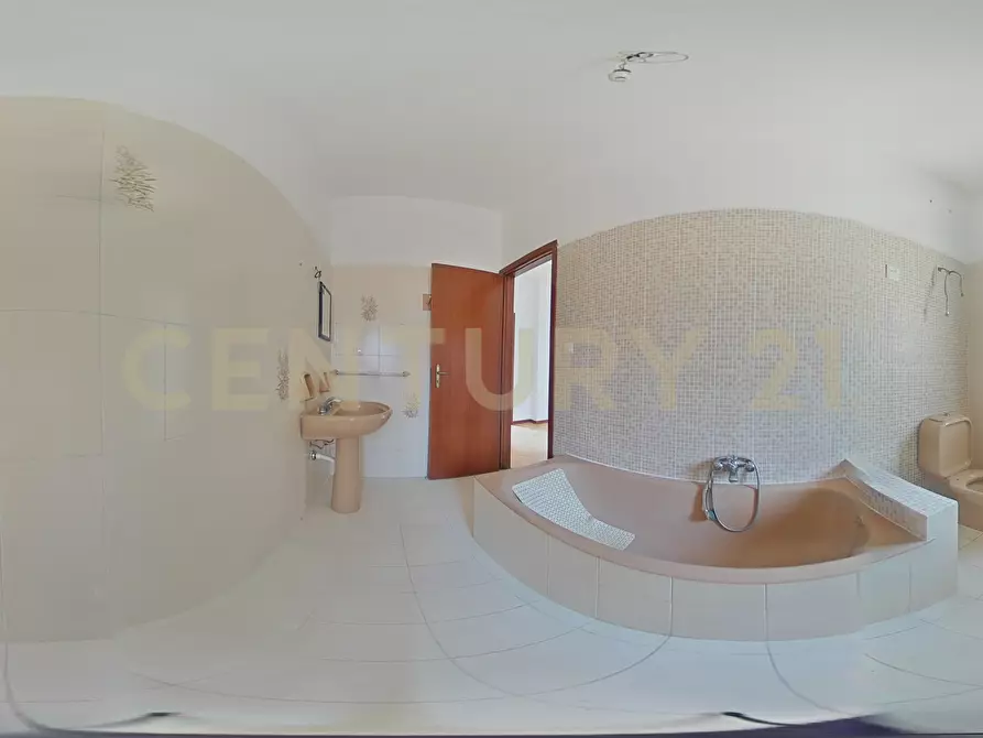 Immagine 56 di Quadrilocale in vendita  in Via Croce 72 a Aci Catena