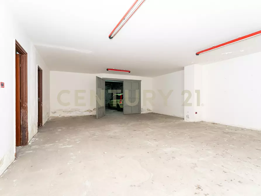 Immagine 10 di Magazzino in vendita  in Via del Bosco 407 a Catania