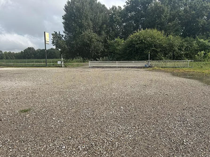 Immagine 1 di Pentalocale in vendita  in Strada Ostigliese 190 a Roncoferraro