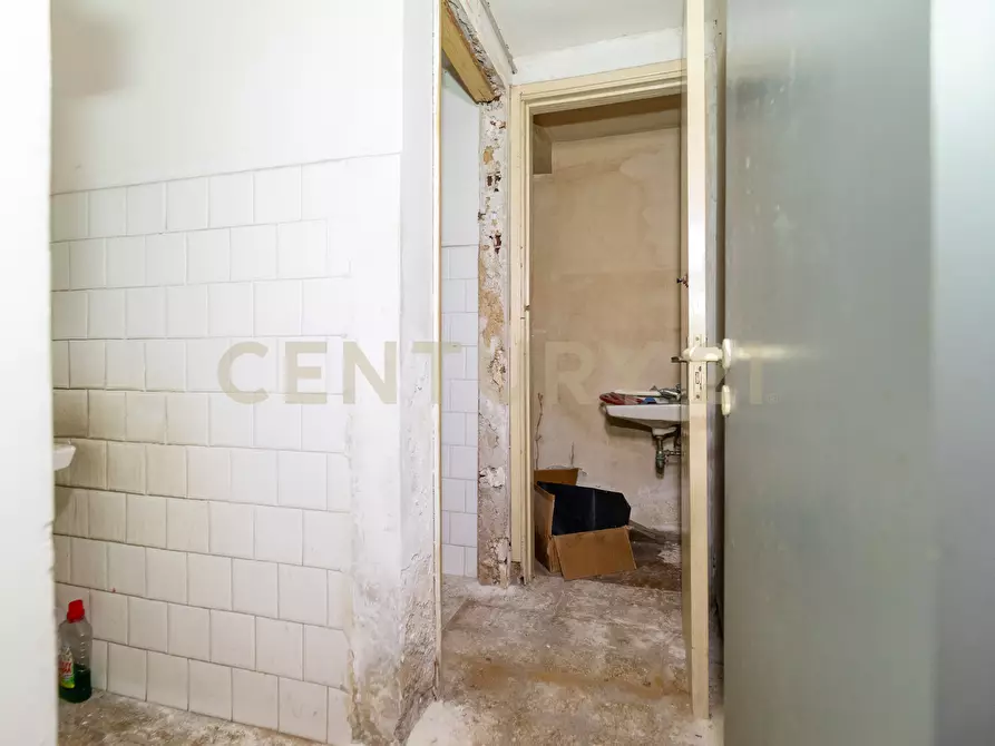 Immagine 12 di Locale commerciale in vendita  in Viale Mario Rapisardi 186 a Catania