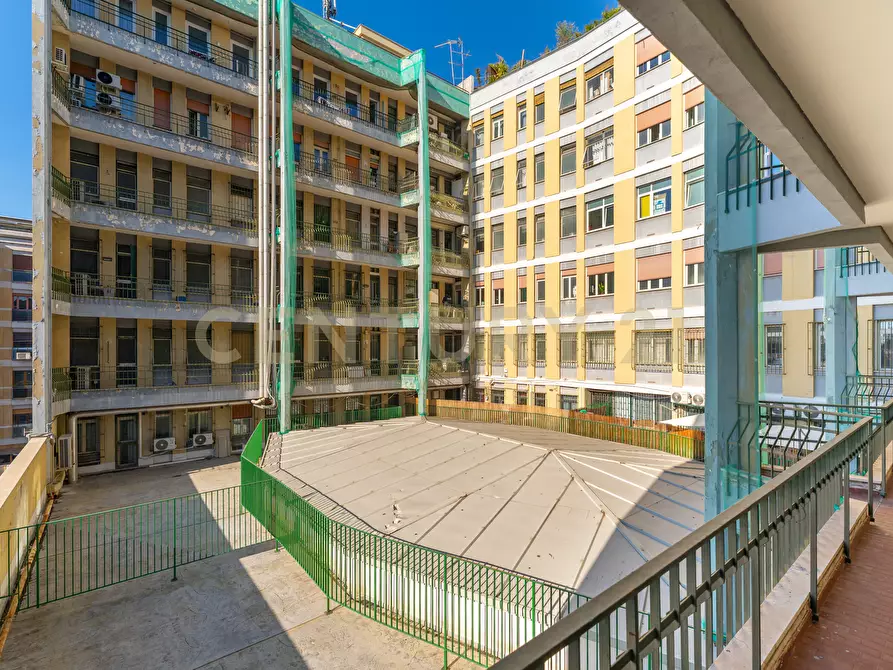 Immagine 11 di Pentalocale in vendita  in Corso Sicilia 64 a Catania