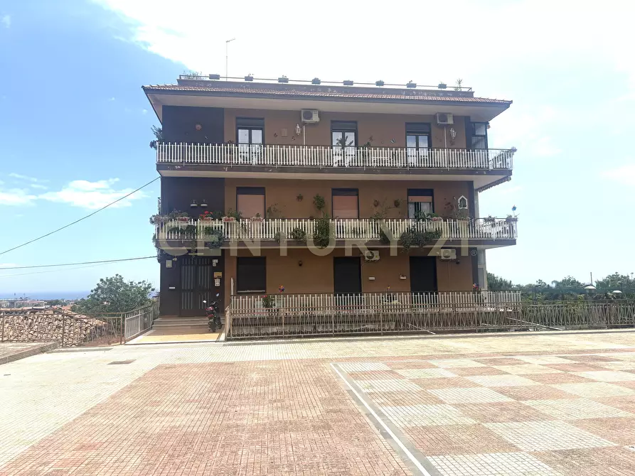 Immagine 1 di Appartamento in vendita  in Via Finocchiari 143 a Aci Catena