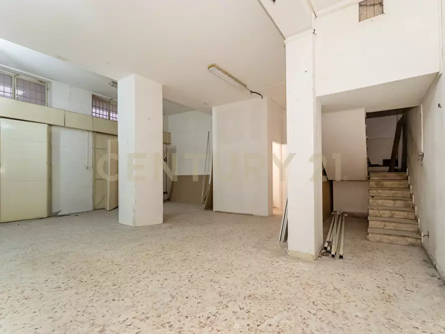 Immagine 27 di Pentalocale in vendita  in Via Duca Degli Abruzzi 54 a Catania