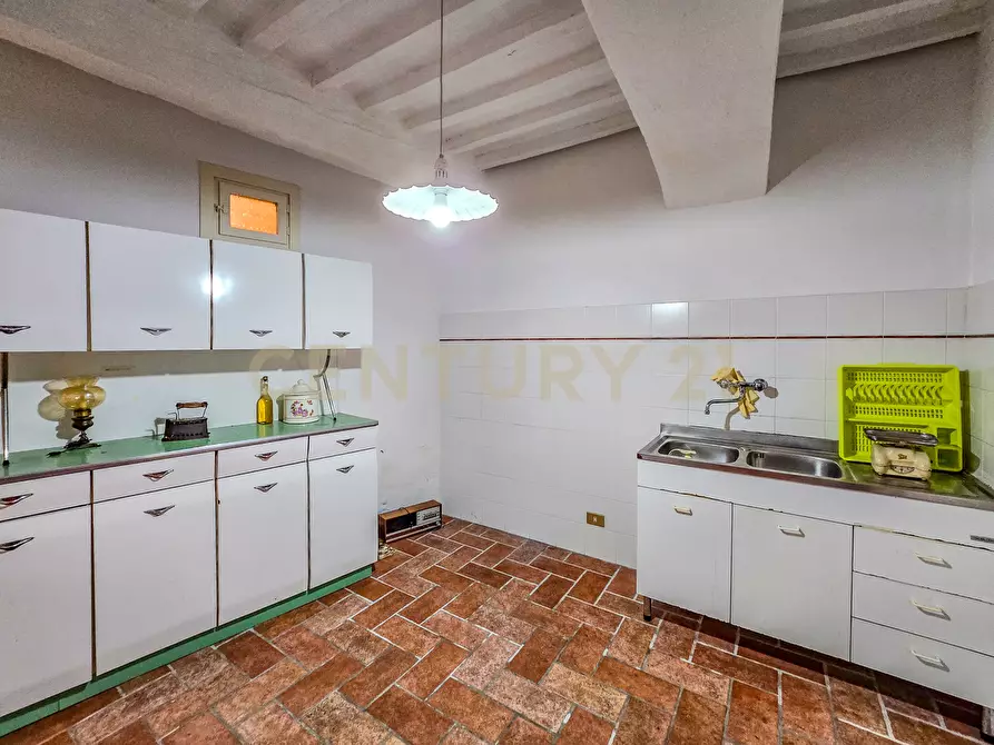 Immagine 11 di Bilocale in vendita  in Via delle Pieve 9 a Semproniano