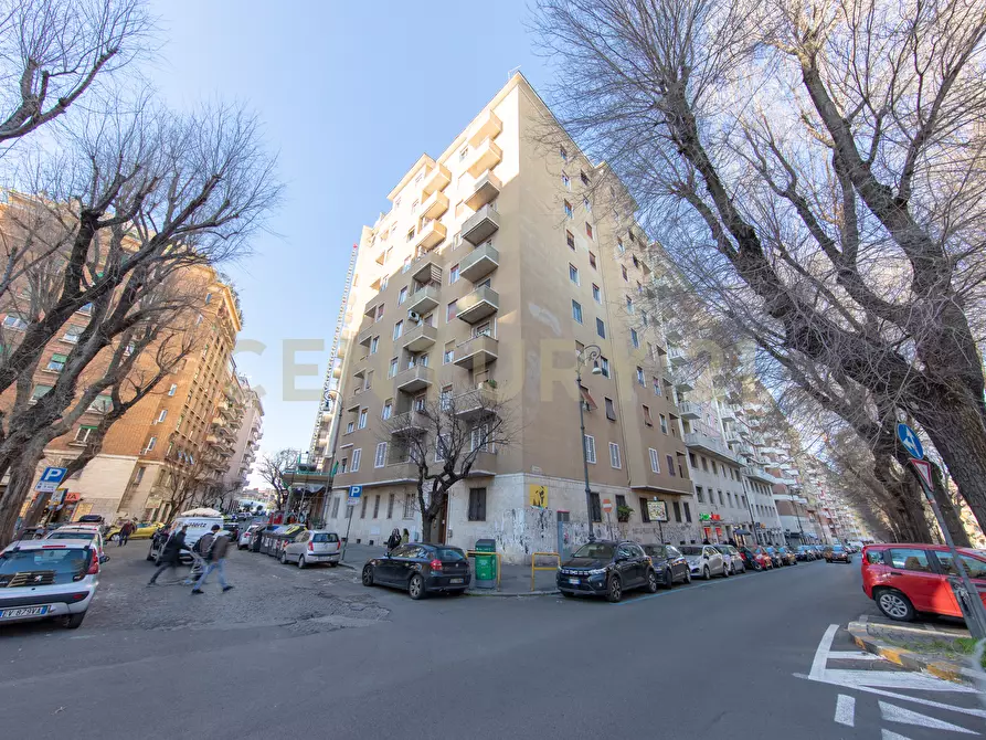 Immagine 53 di Quadrilocale in vendita  in Viale Ippocrate 116 a Roma