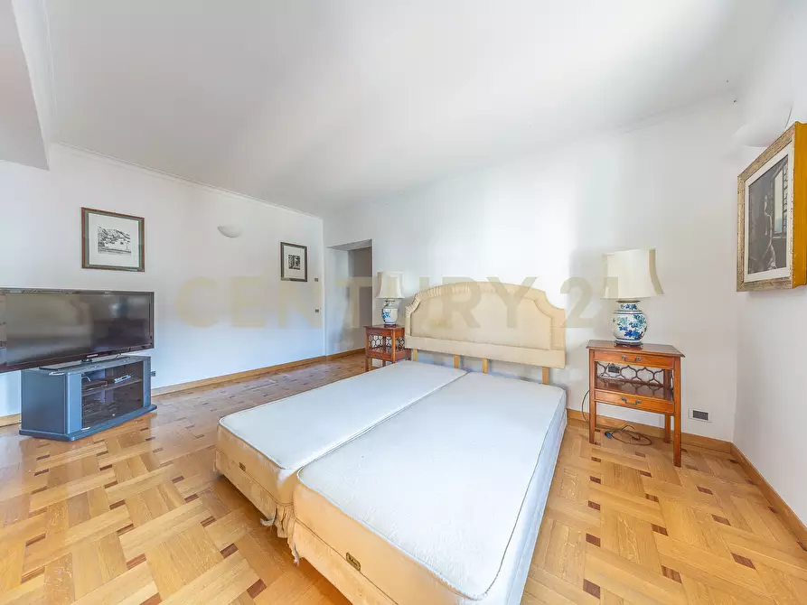 Immagine 57 di Pentalocale in vendita  in Via della Croce 71 a Roma