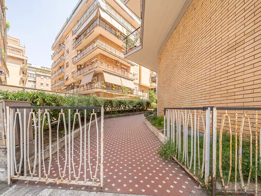 Immagine 97 di Trilocale in vendita  in Via Carlo Dossi 80 a Roma