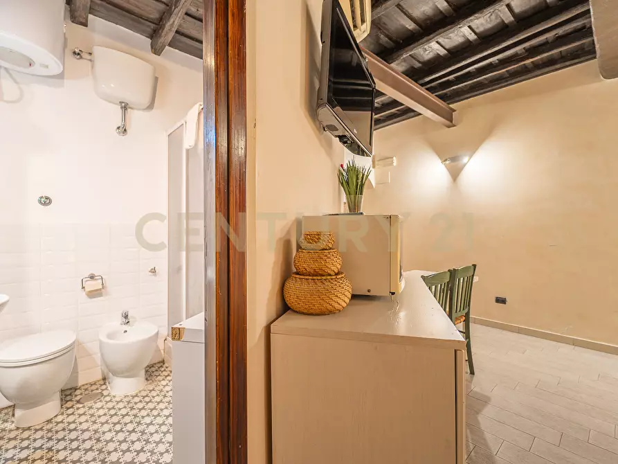 Immagine 23 di Trilocale in vendita  in Via Urbana 80 a Roma